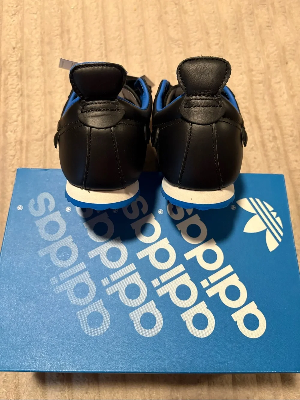 Adidas Men’s Black & White Lifestyle Sneakers BNWT unisex Men’s 4.5 AT-8/61